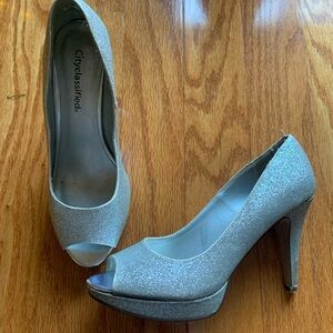 Sparkly high heels l